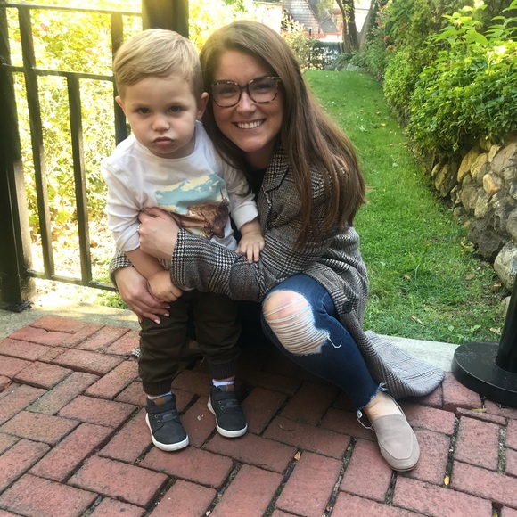 *MEET YOUR POSHER* Hey, I’m Julia! 🙂 - Picture 1 of 14